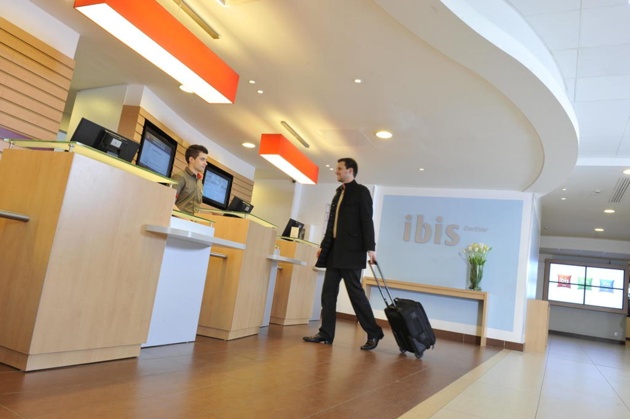 Hotel Ibis Paris 17 Clichy-Batignolles Esterno foto