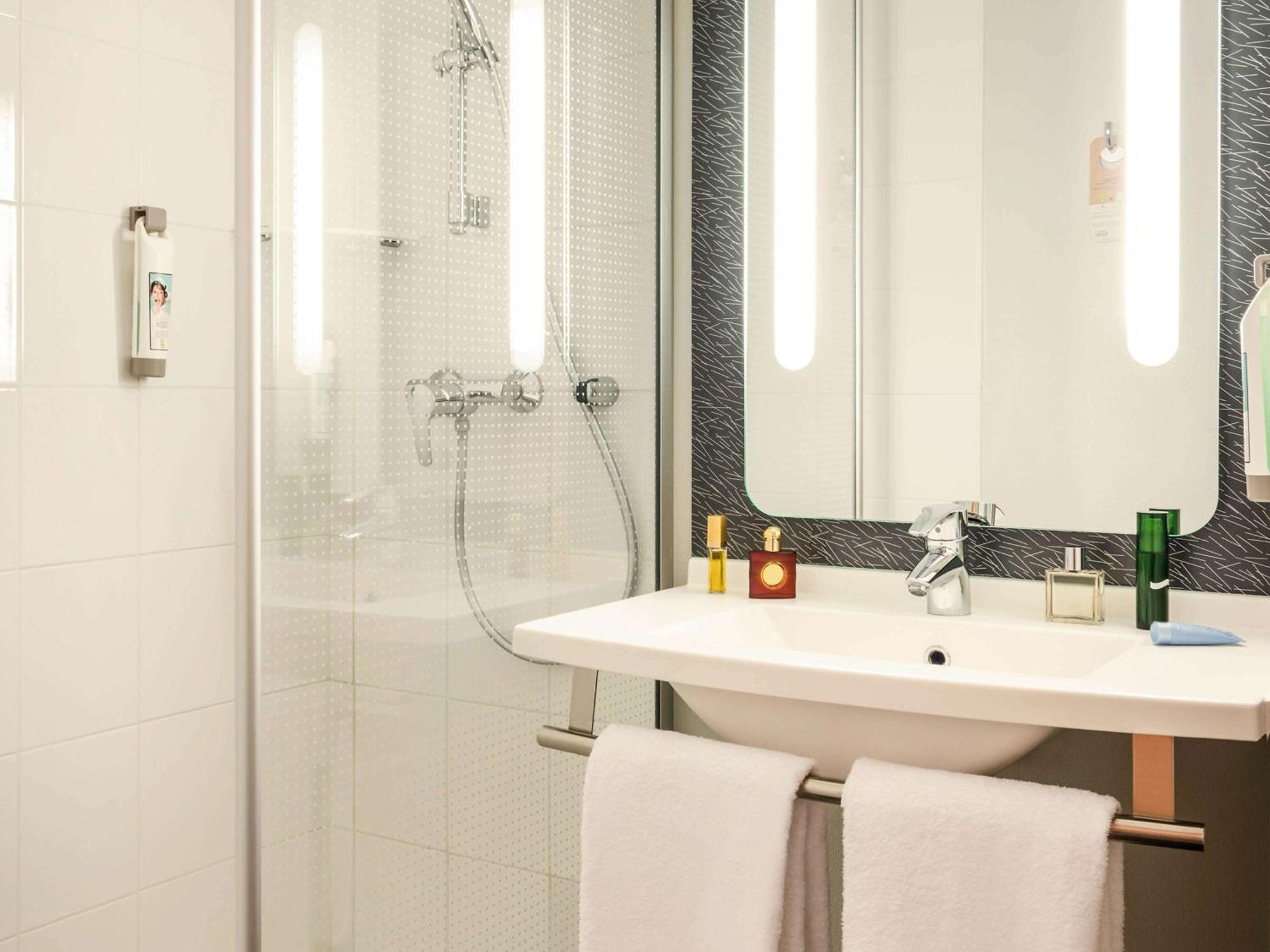 Hotel Ibis Paris 17 Clichy-Batignolles Esterno foto