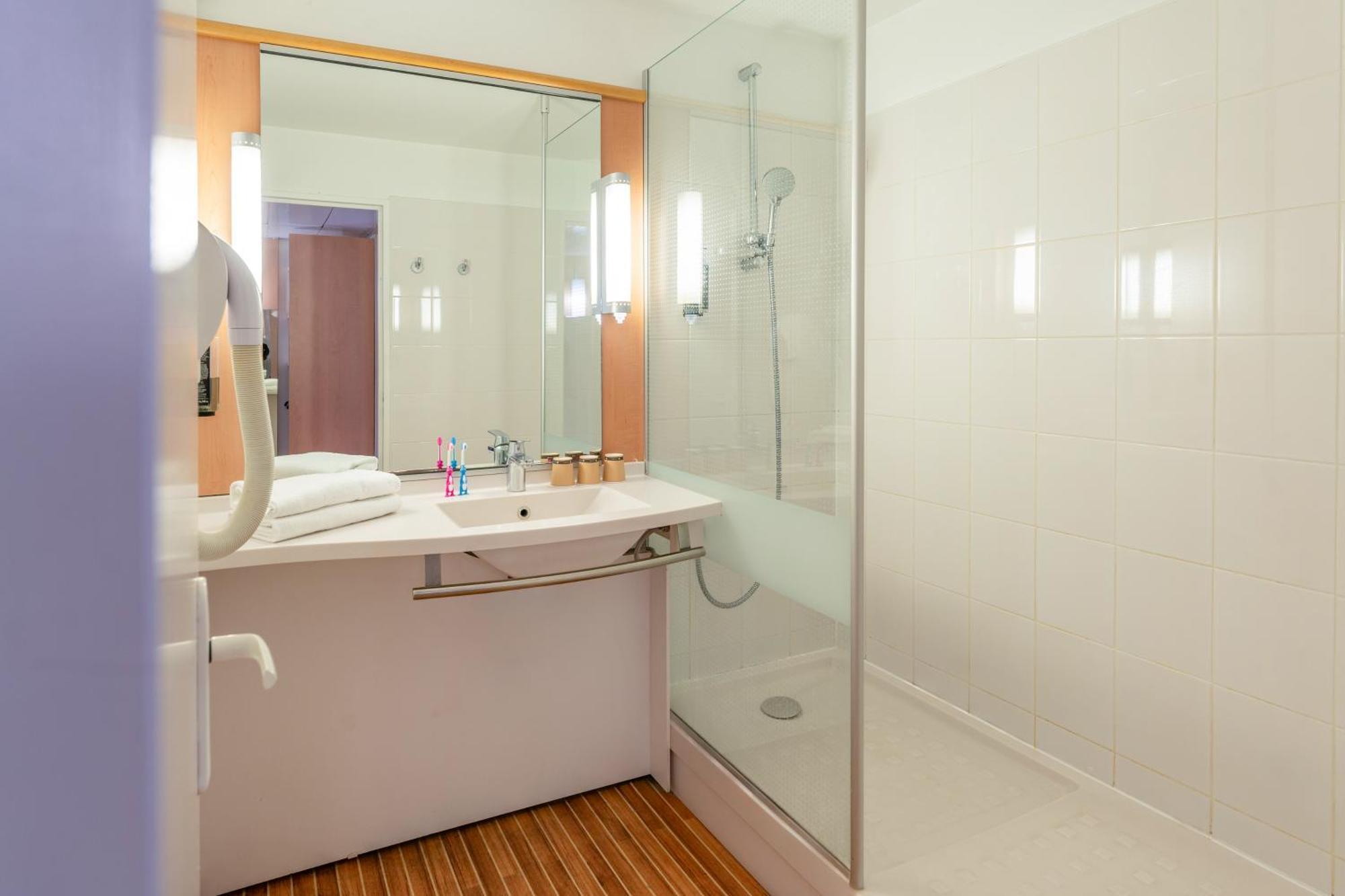 Hotel Ibis Paris 17 Clichy-Batignolles Esterno foto