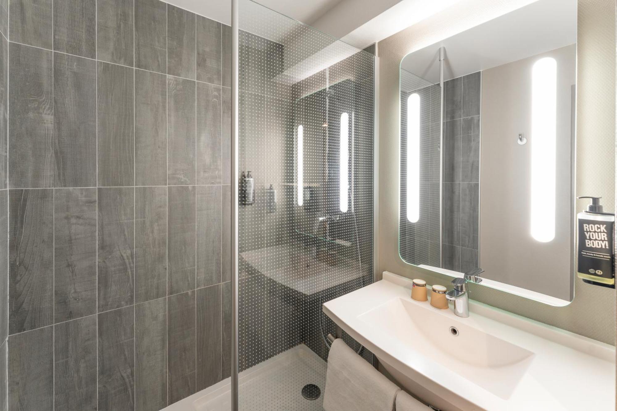 Hotel Ibis Paris 17 Clichy-Batignolles Esterno foto